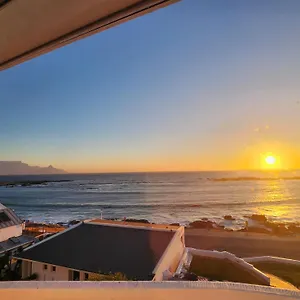 The Blue Peter Bloubergstrand